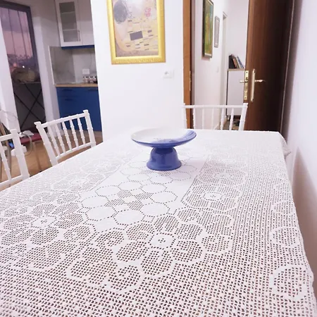 Marina's Qsut * Tirana