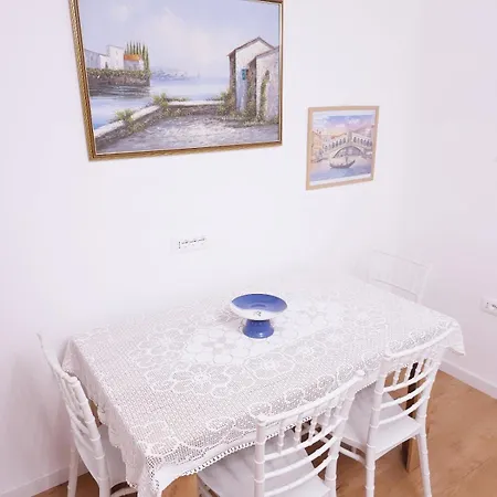 Marina's Qsut * Tirana