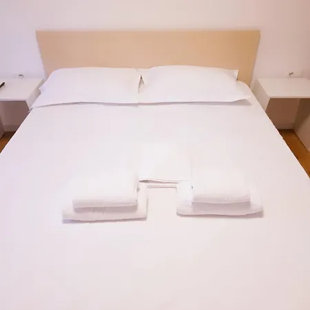 Apartament Marina's Qsut