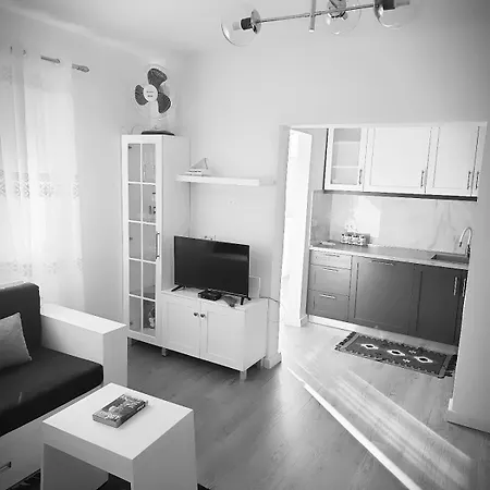 Marina's Qsut * Tirana