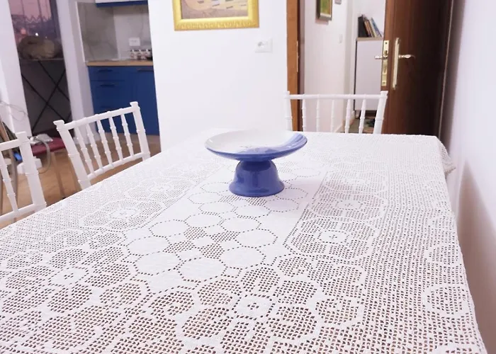 Marina's Qsut * Tirana