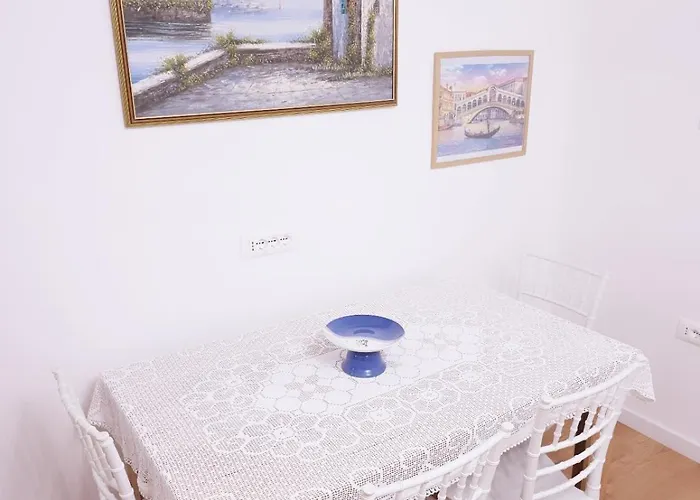 Marina's Qsut * Tirana