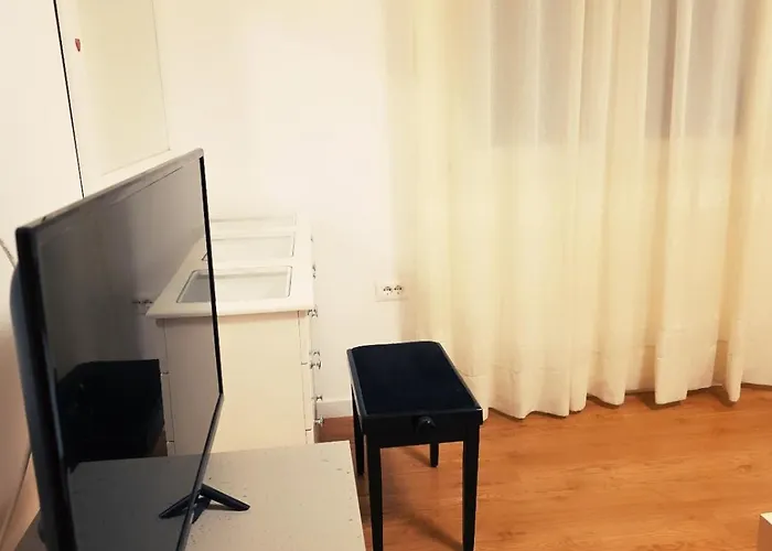 Marina's Qsut * Τίρανα