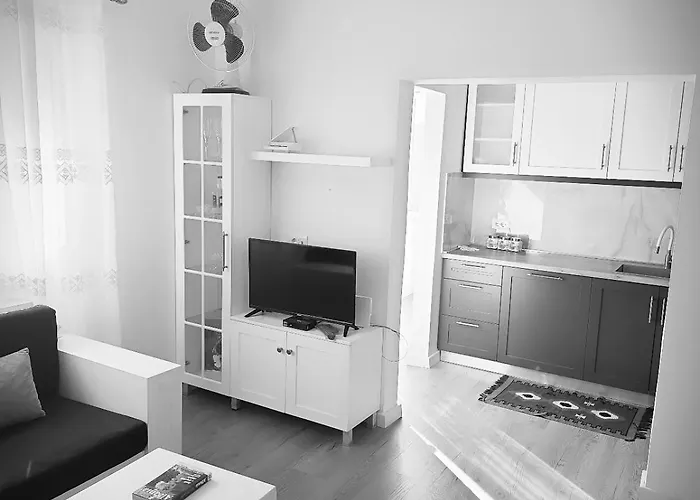 Marina's Qsut * Tirana